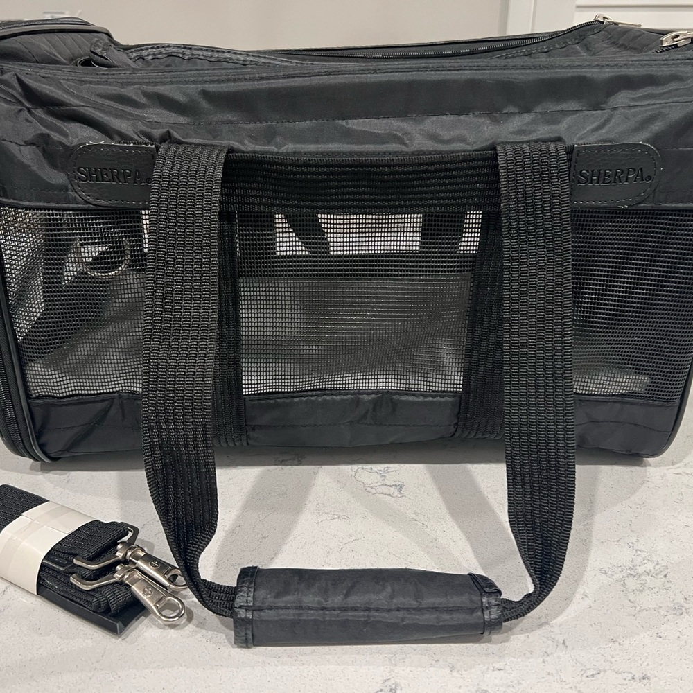 Sherpa Original Deluxe Travel Pet Carrier, Airline Approved - Black, Large